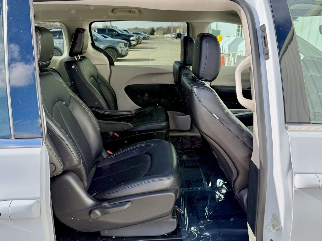 2024 Chrysler Pacifica Hybrid Select