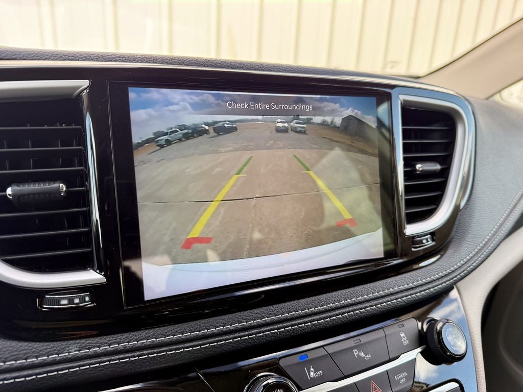 2024 Chrysler Pacifica Hybrid Select