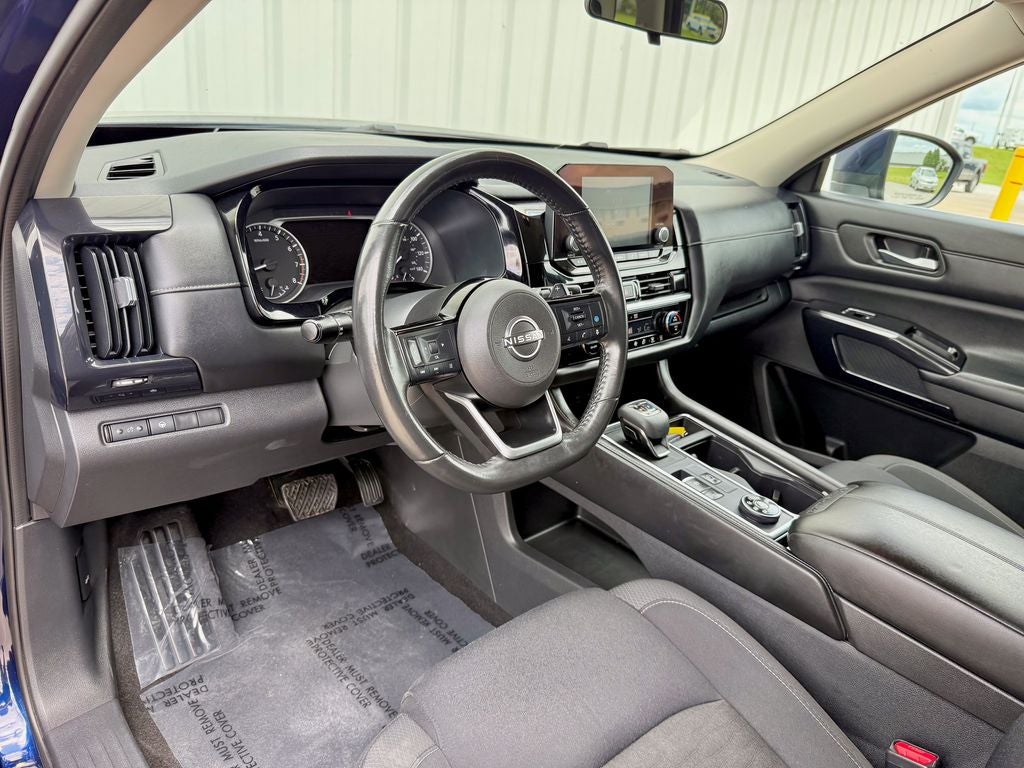 2022 Nissan Pathfinder SV