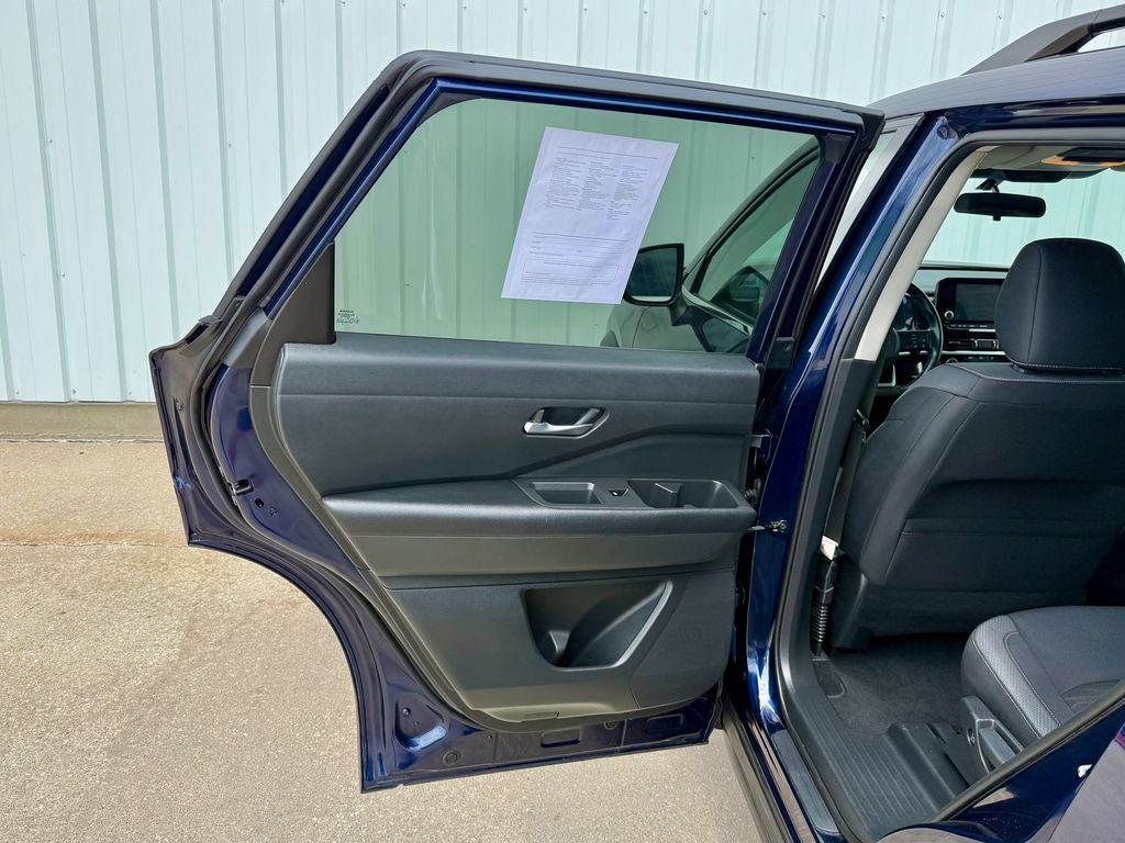 2022 Nissan Pathfinder SV