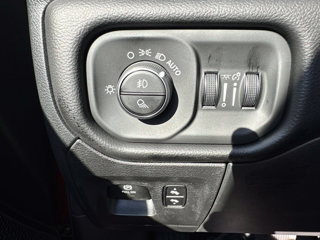 2027 RAM 1500 Big Horn/Lone Star