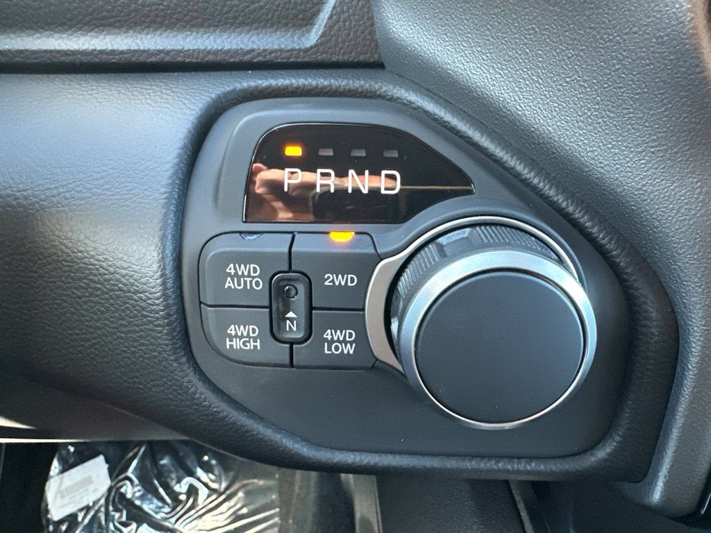 2027 RAM 1500 Big Horn/Lone Star