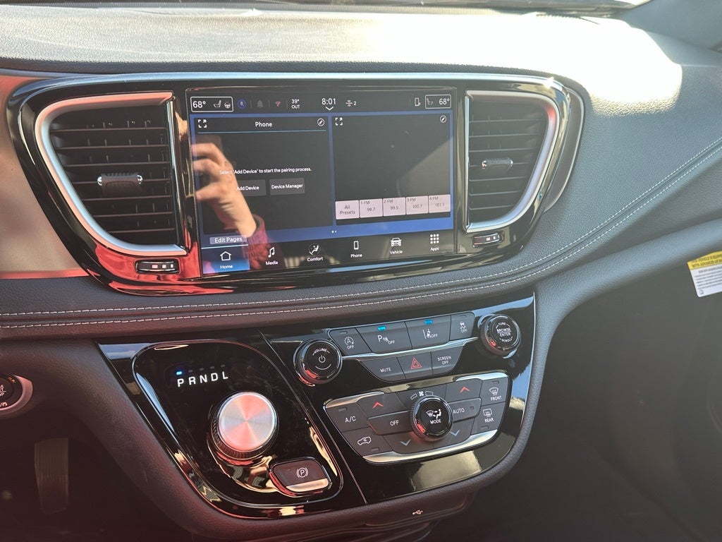 2026 Chrysler Pacifica Select