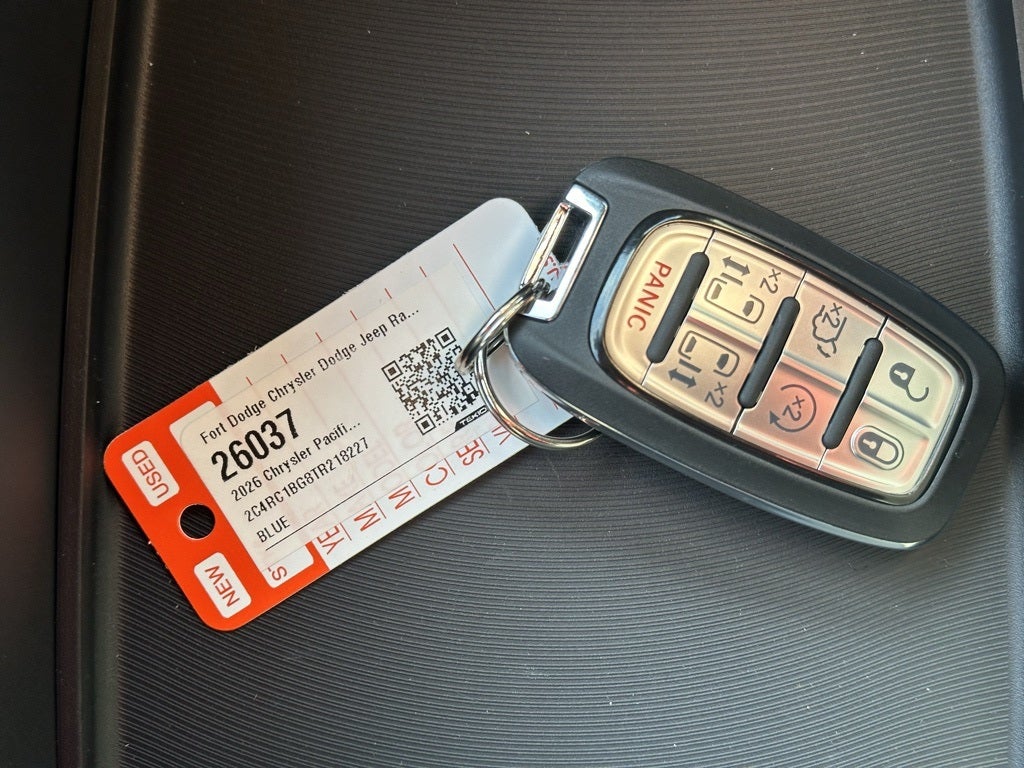 2026 Chrysler Pacifica Select