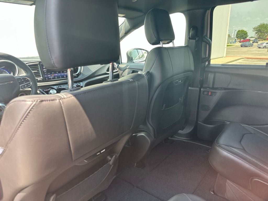 2027 Chrysler Pacifica Select