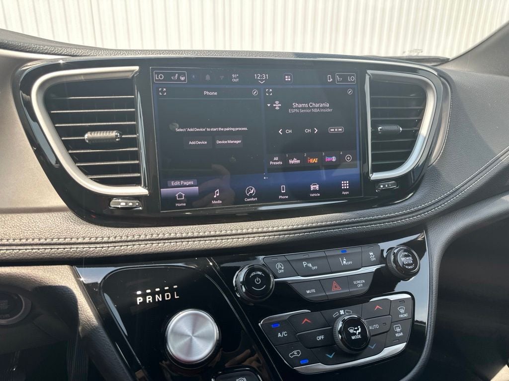 2027 Chrysler Pacifica Select