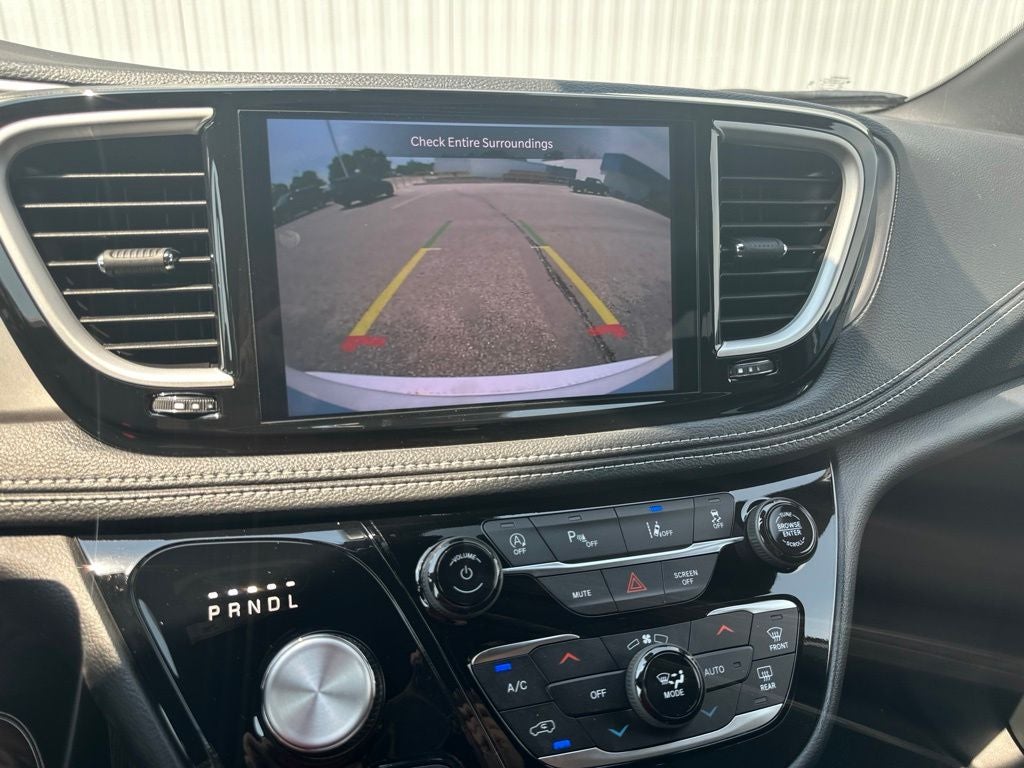 2027 Chrysler Pacifica Select