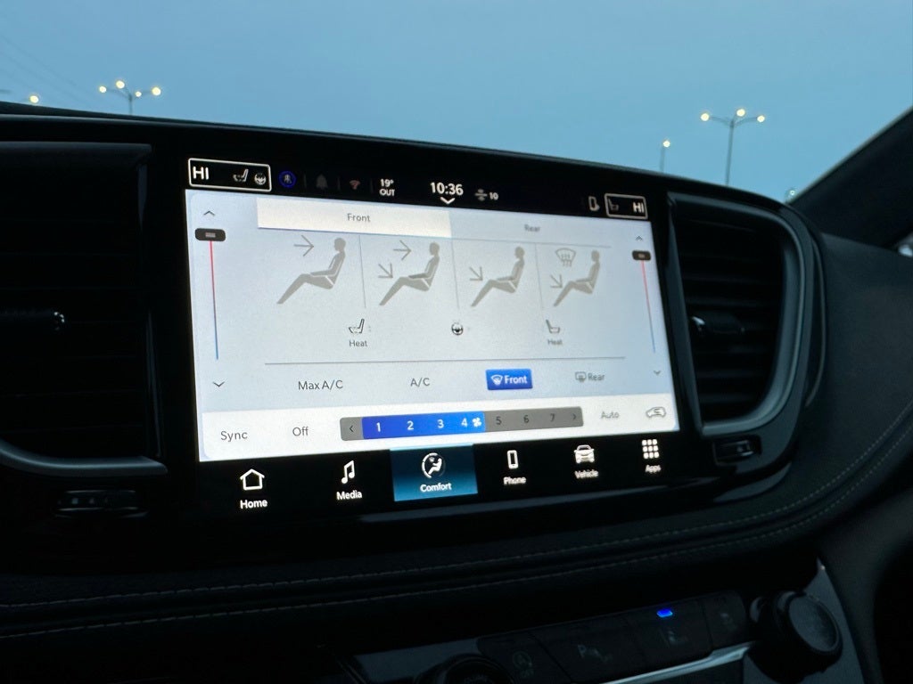 2026 Chrysler Pacifica Select