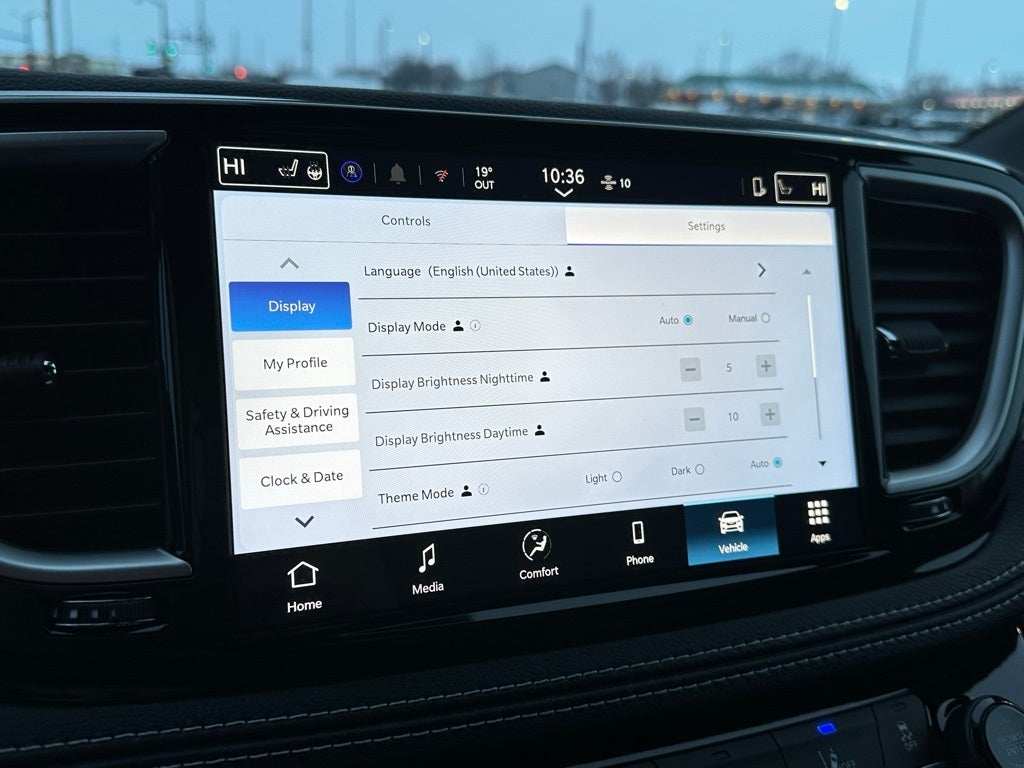 2026 Chrysler Pacifica Select