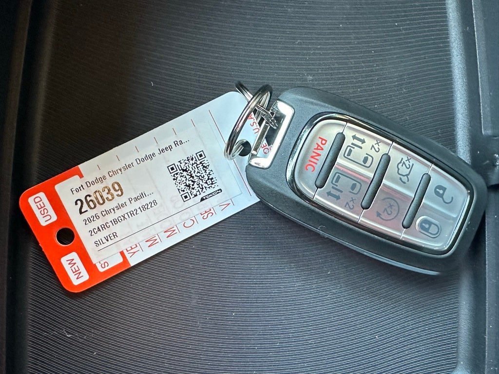 2026 Chrysler Pacifica Select