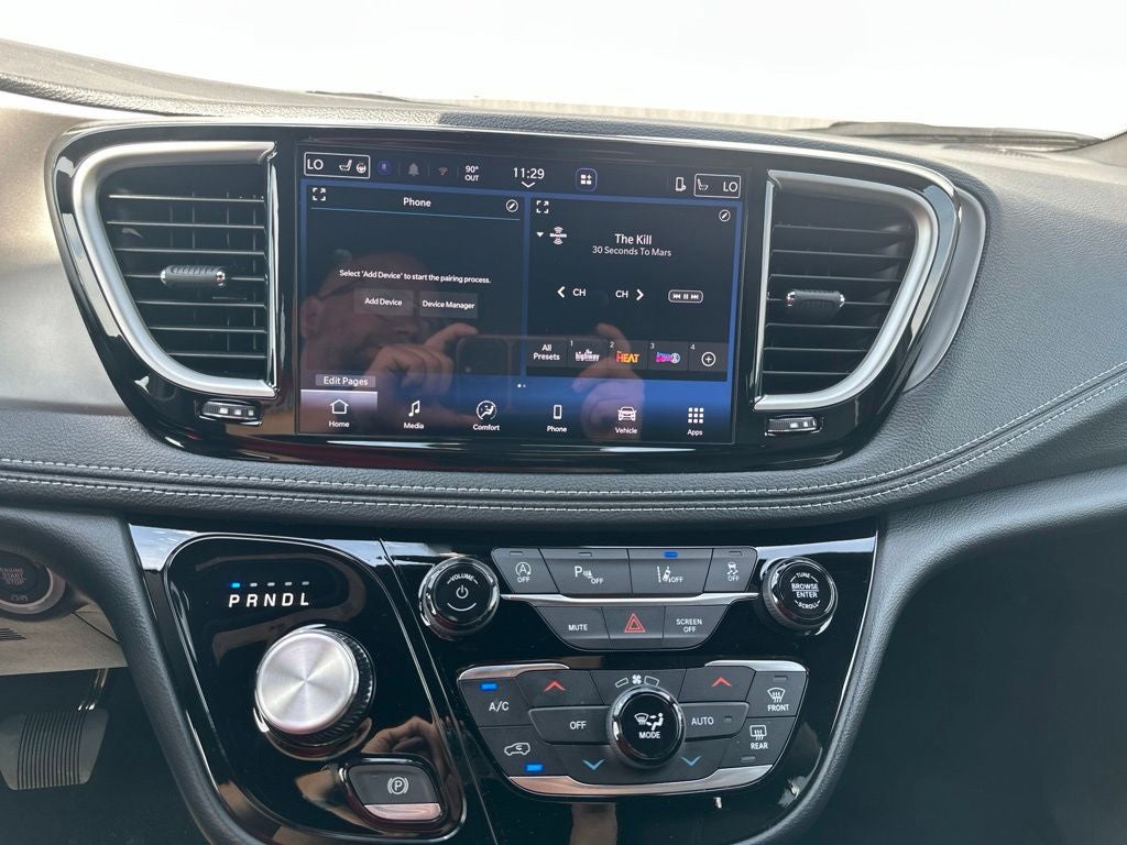 2027 Chrysler Pacifica Select