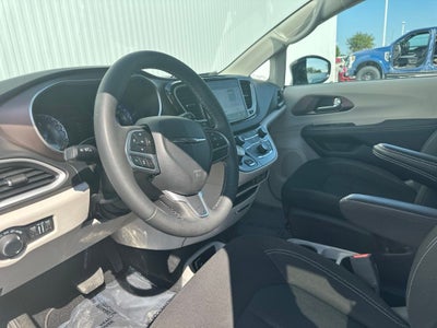 2024 Chrysler Voyager LX