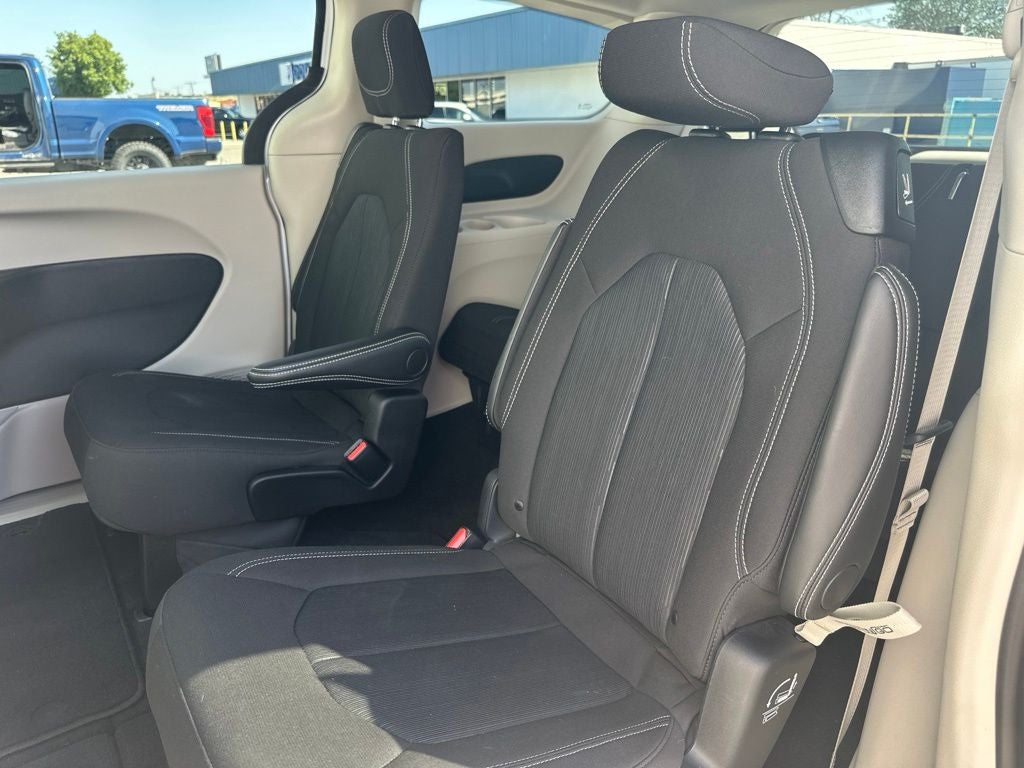 2024 Chrysler Voyager LX