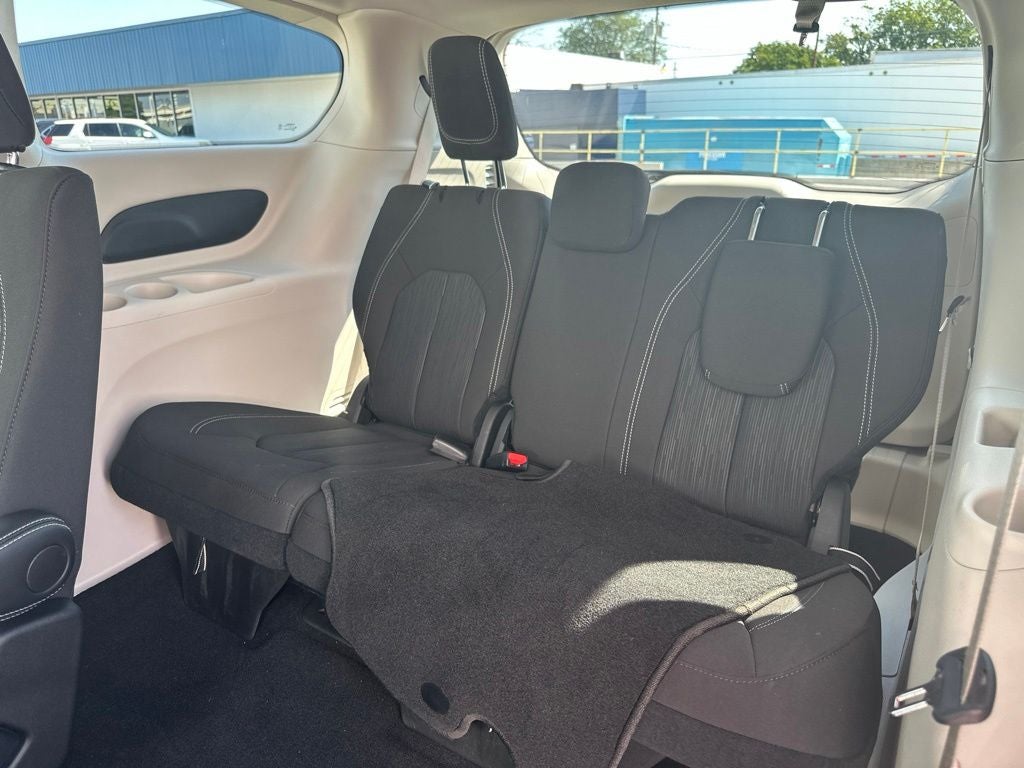 2024 Chrysler Voyager LX