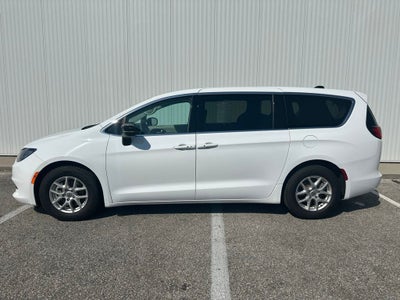 2024 Chrysler Voyager LX