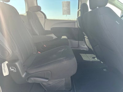 2024 Chrysler Voyager LX