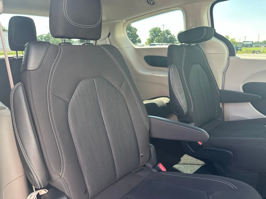2024 Chrysler Voyager LX