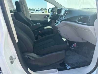 2024 Chrysler Voyager LX