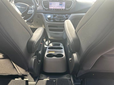 2024 Chrysler Voyager LX