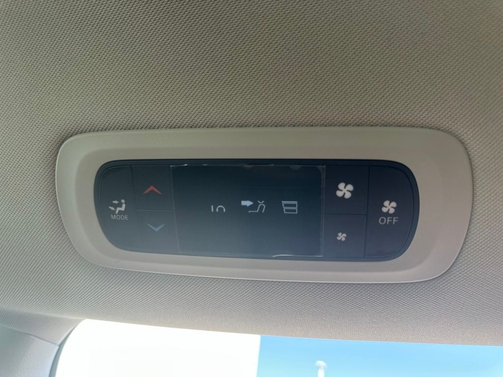 2024 Chrysler Voyager LX