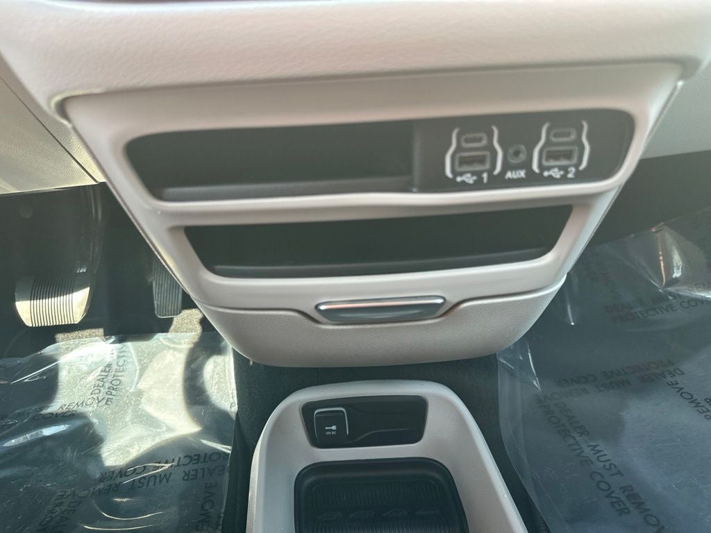 2024 Chrysler Voyager LX