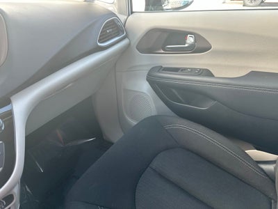 2024 Chrysler Voyager LX