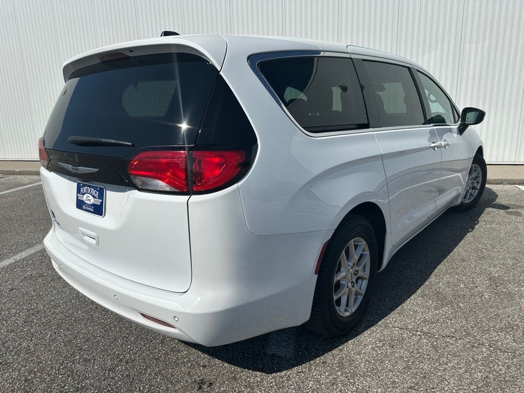 2024 Chrysler Voyager LX