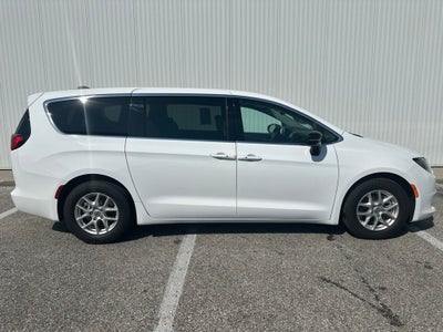2024 Chrysler Voyager LX