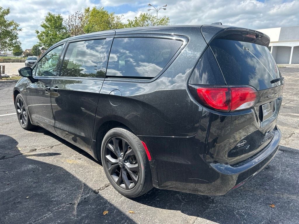 Used 2018 Chrysler Pacifica Touring Plus with VIN 2C4RC1FG5JR330636 for sale in Fort Dodge, IA