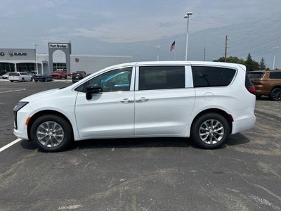 2027 Chrysler Pacifica Select