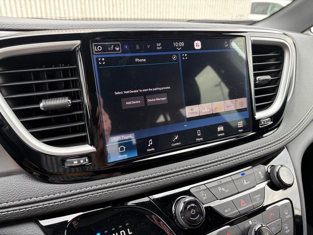 2026 Chrysler Pacifica Select