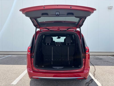 2027 Chrysler Pacifica Select