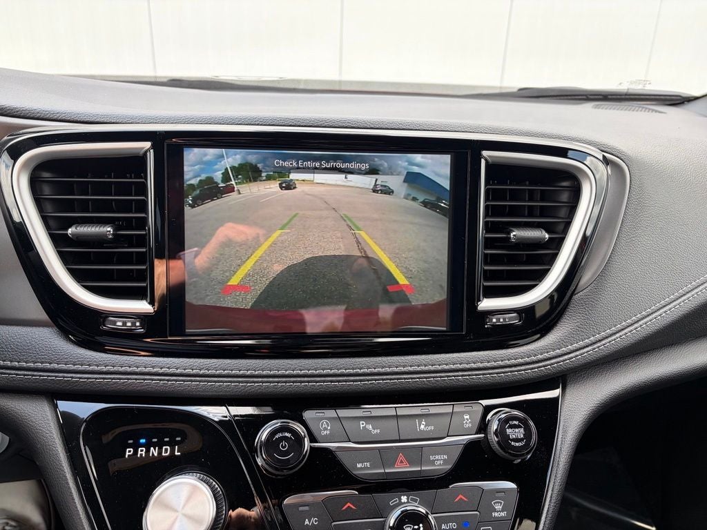 2027 Chrysler Pacifica Select