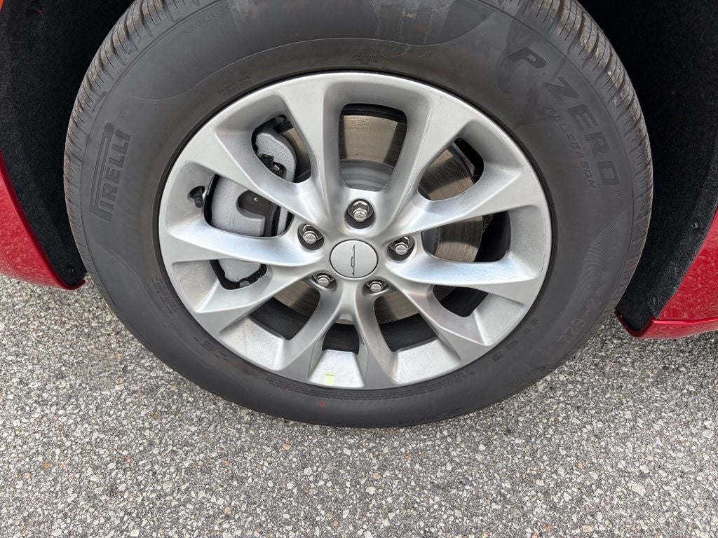 2027 Chrysler Pacifica Select