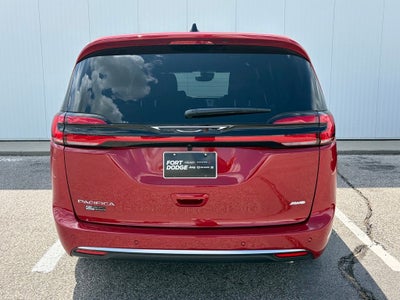 2027 Chrysler Pacifica Select