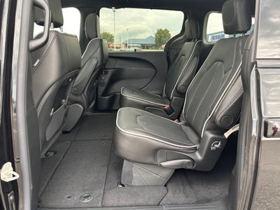 2027 Chrysler Pacifica Limited