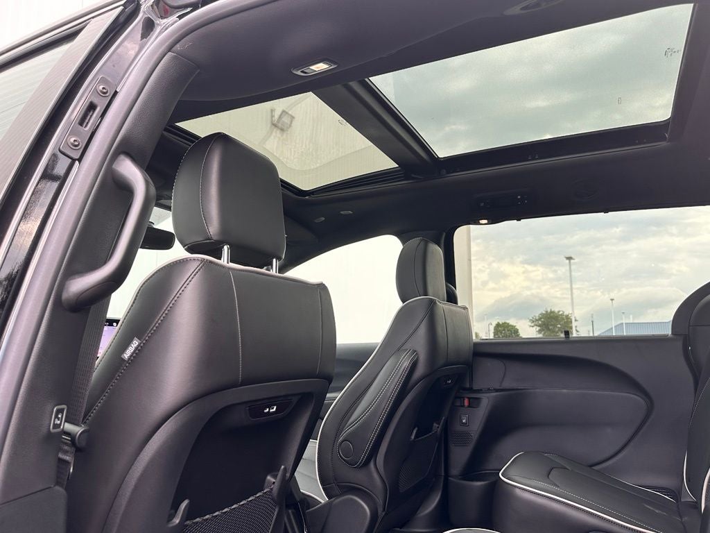2027 Chrysler Pacifica Limited