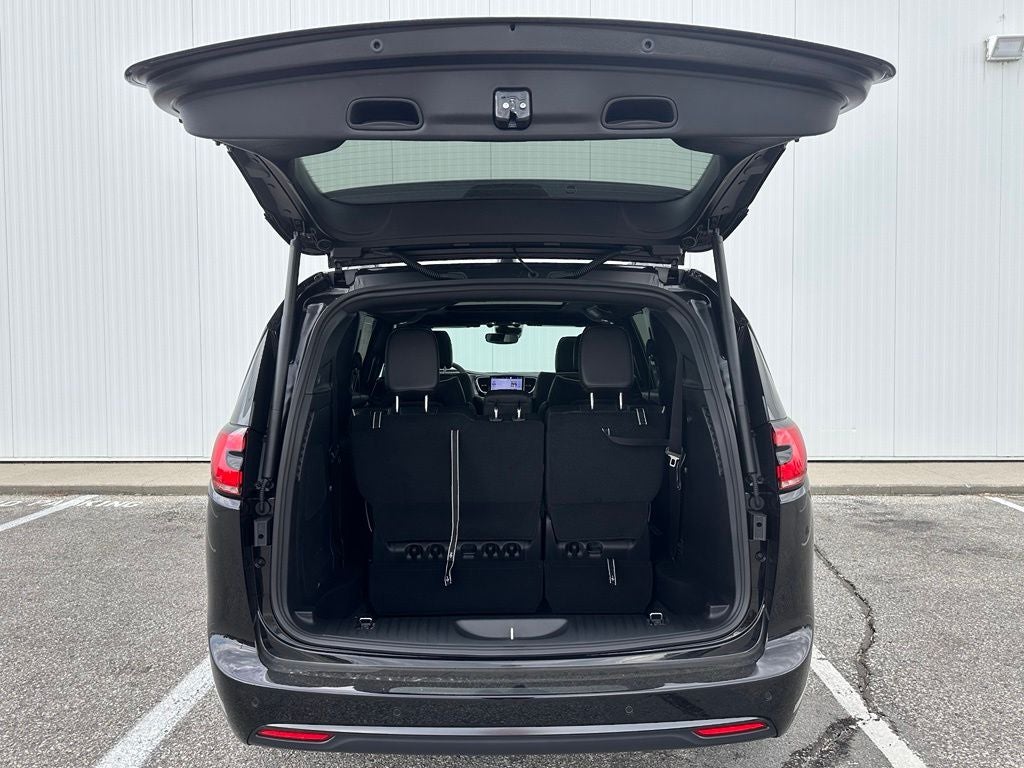 2027 Chrysler Pacifica Limited