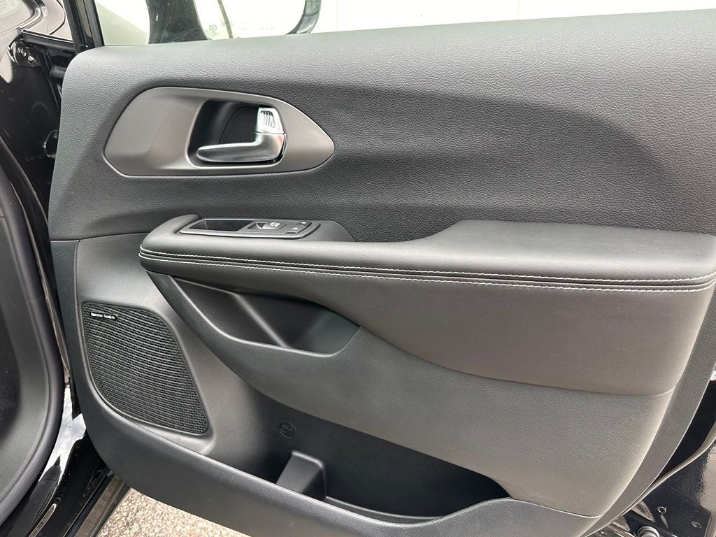 2027 Chrysler Pacifica Limited