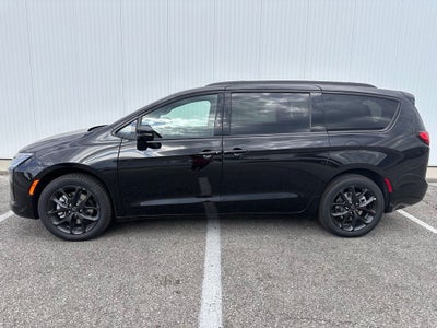 2027 Chrysler Pacifica Limited