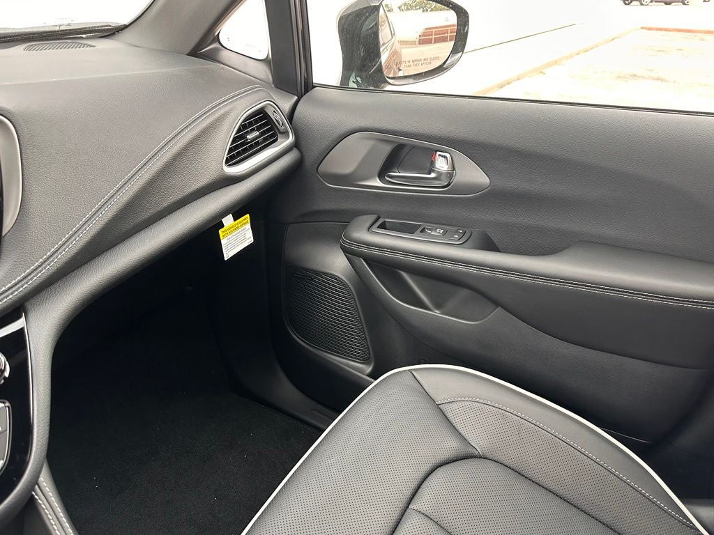 2027 Chrysler Pacifica Limited