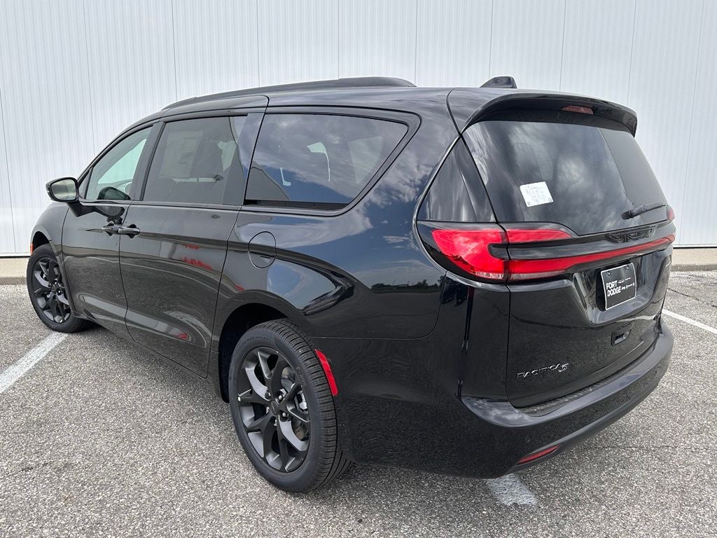 2027 Chrysler Pacifica Limited