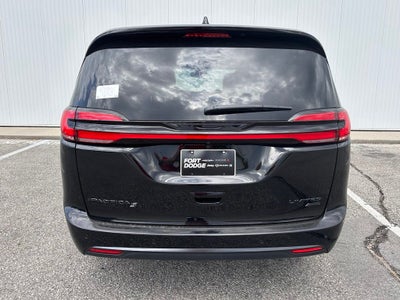 2027 Chrysler Pacifica Limited