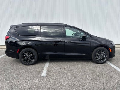2027 Chrysler Pacifica Limited