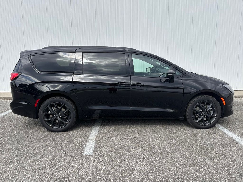 2027 Chrysler Pacifica Limited