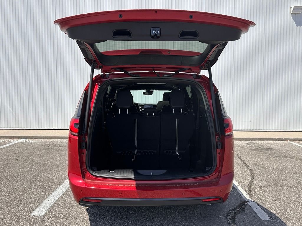 2027 Chrysler Pacifica Limited