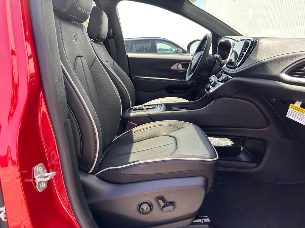 2027 Chrysler Pacifica Limited