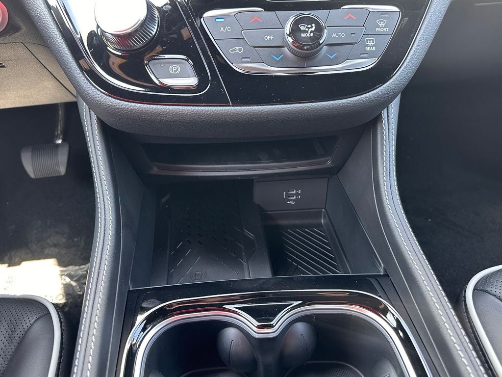 2027 Chrysler Pacifica Limited