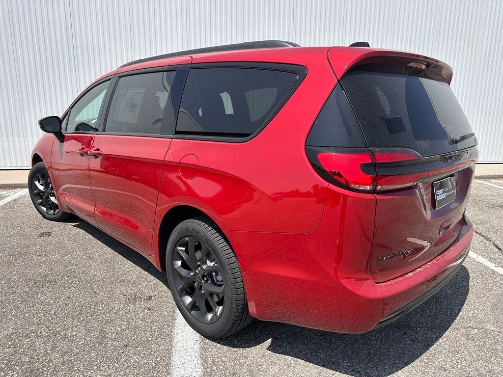 2027 Chrysler Pacifica Limited