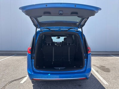 2027 Chrysler Pacifica Limited